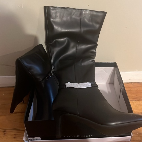 Karen Scott Hanna tall boots with approx 2” heel and chain embel - Picture 2 of 7